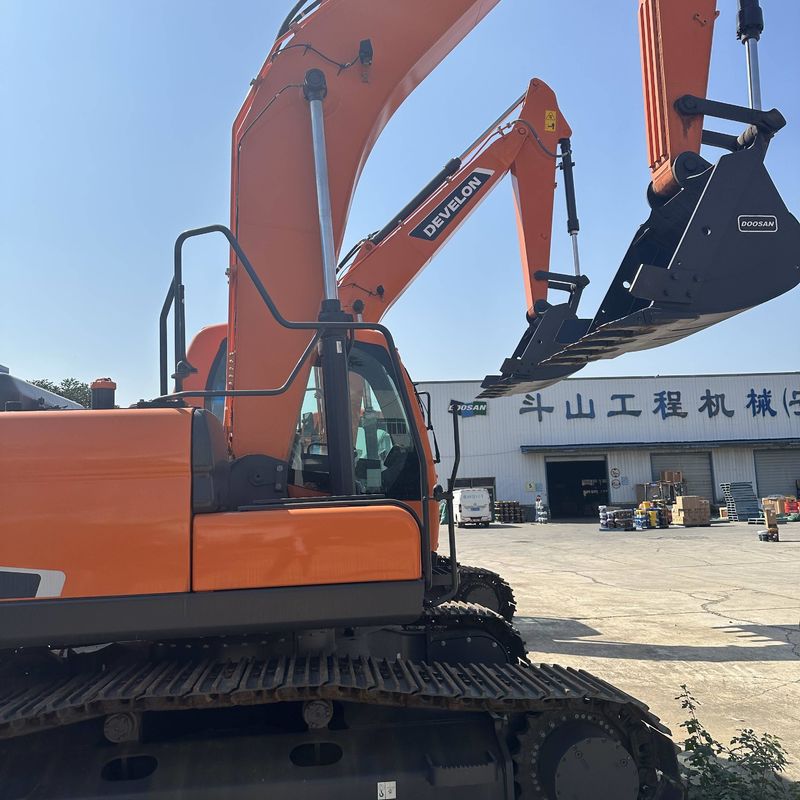 Gebruikte Doosan Digger DX215-9ACE tweedehands 21,5t middelgrote type kruipergraver