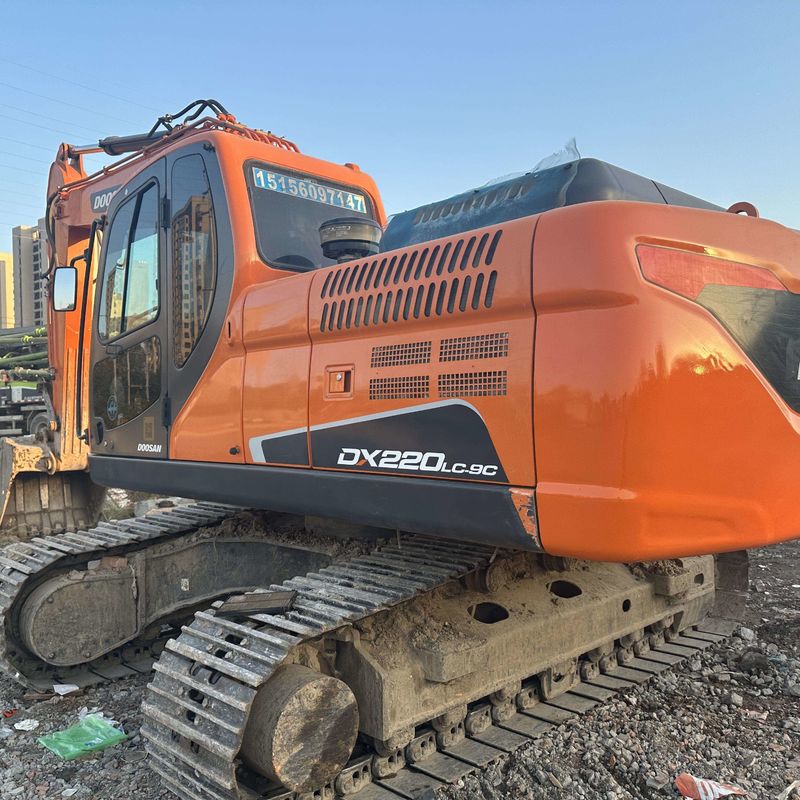 Gebruikte Doosan Digger DX220 tweedehands graafmachine met een middelgrote kracht van 22 ton