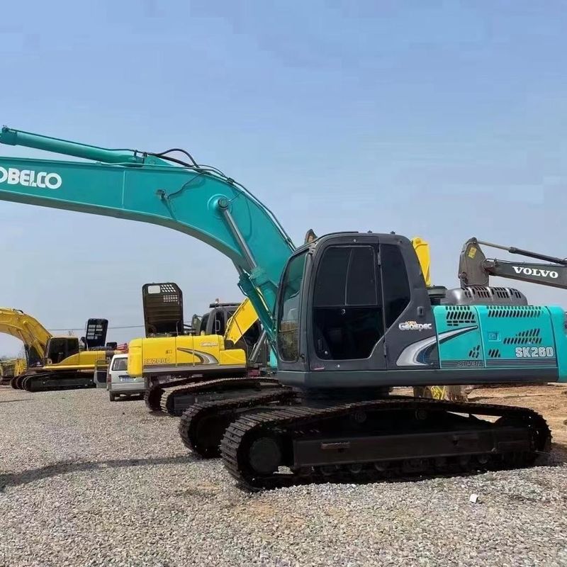 Gebruikte Kobelco Digger SK260 tweedehands graafmachine met kruiper van middelgrote grootte van 26 ton