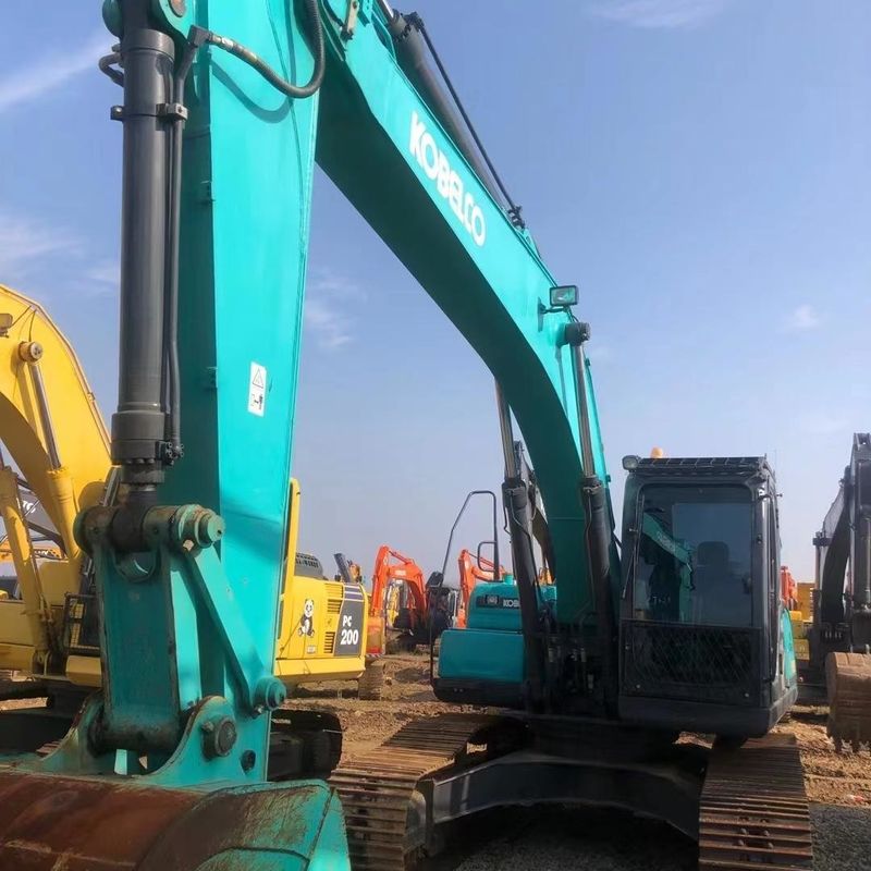 Gebruikte Kobelco Digger SK260 tweedehands graafmachine met kruiper van middelgrote grootte van 26 ton