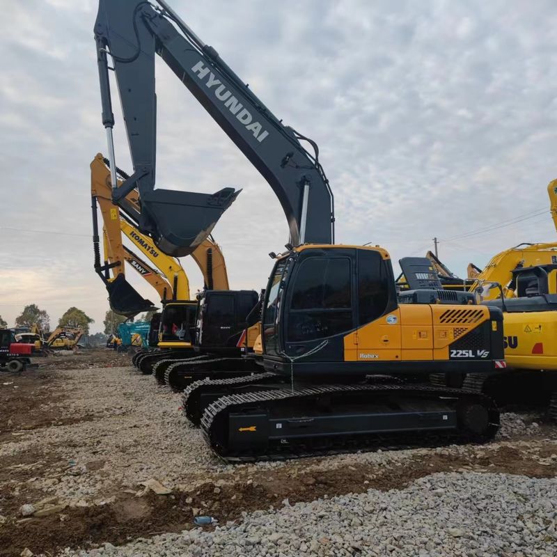 Gebruikte Hyundai Digger R225VS tweedehands 22,5 ton middelgrote type kruipergraver