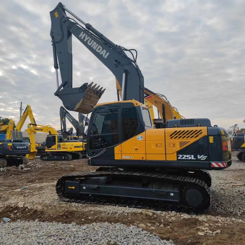 Gebruikte Hyundai Digger R225VS tweedehands 22,5 ton middelgrote type kruipergraver