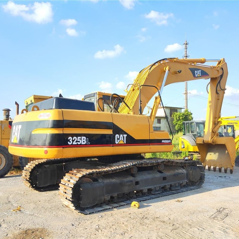 Tweedehands CAT 325BL Graafmachine Trader 25 Ton 125,3kw met 1,1m3 emmer