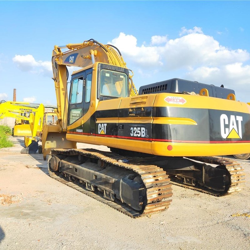 Tweedehands CAT 325BL Graafmachine Trader 25 Ton 125,3kw met 1,1m3 emmer