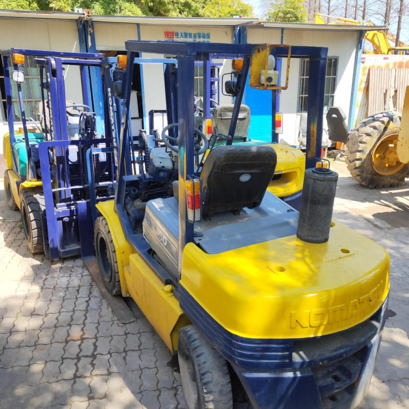 Komatsu FD30 Gebruikte vorkheftruck Twee-stappen materiaalverwerkingsapparatuur 3 ton