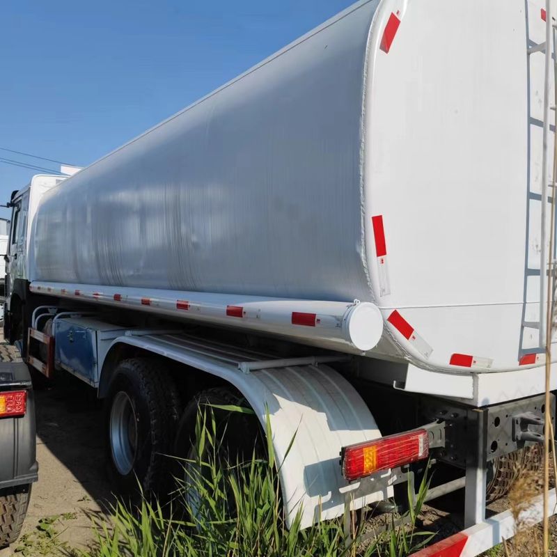 Sinotruk Howo 371 Olie Truck Tanker 2000L 8x4 Tweedehands voor brandstoflevering