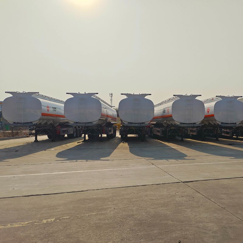 3 Assen Semi-trailer Oude tanktruck voor het vervoer van olie-brandstof 10000L