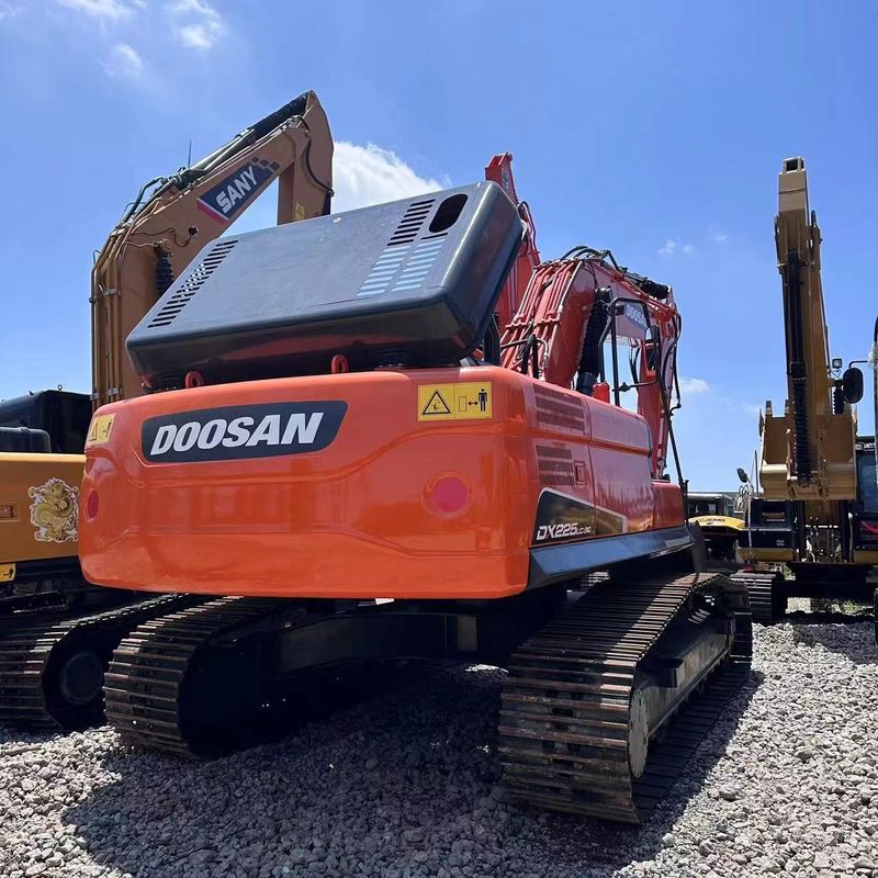 Gebruikte Doosan Digger DX225 tweedehands 22,5 ton middelgrote graafmachine