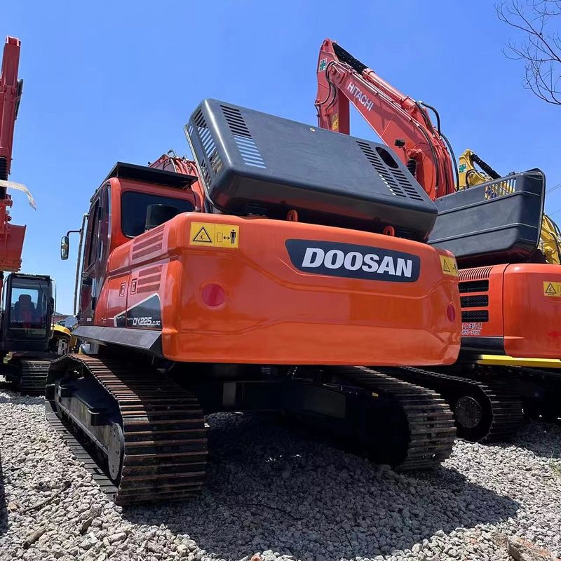 Gebruikte Doosan Digger DX225 tweedehands 22,5 ton middelgrote graafmachine