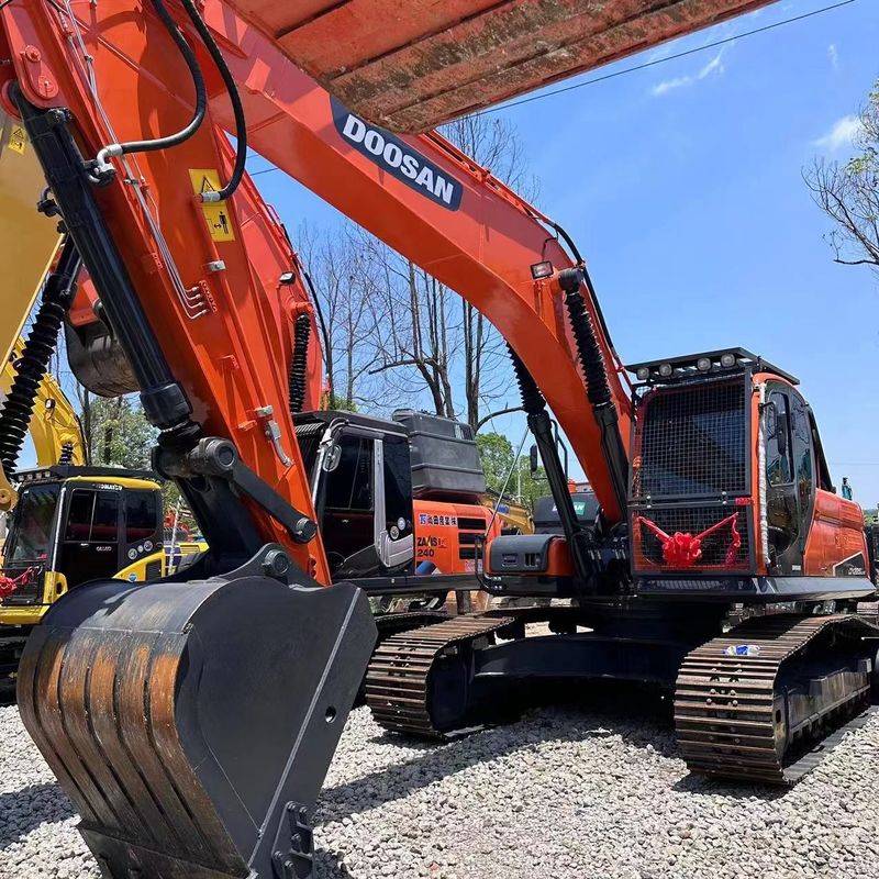 Gebruikte Doosan Digger DX225 tweedehands 22,5 ton middelgrote graafmachine