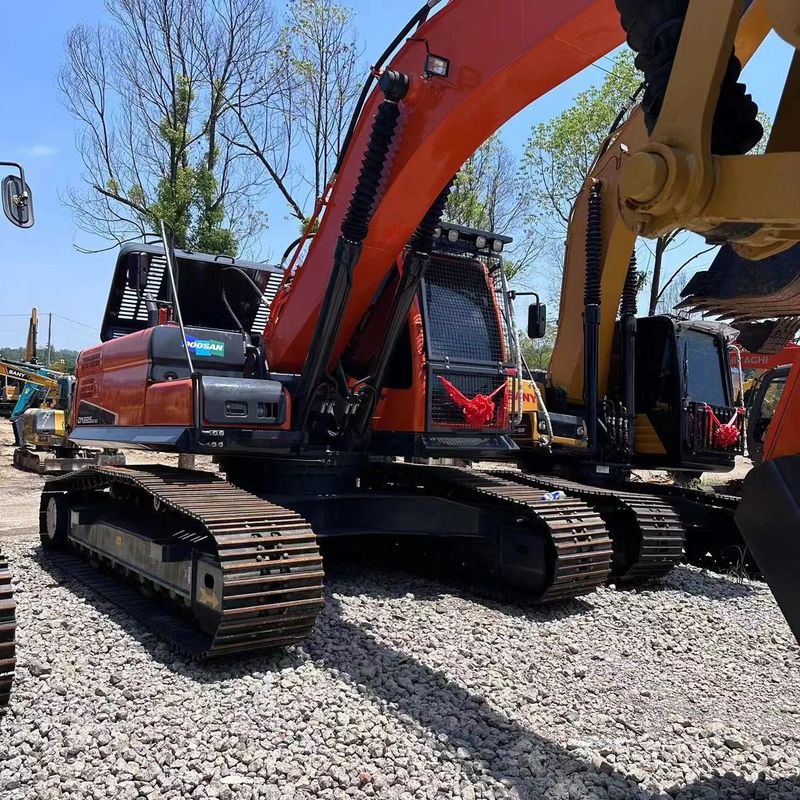 Gebruikte Doosan Digger DX225 tweedehands 22,5 ton middelgrote graafmachine