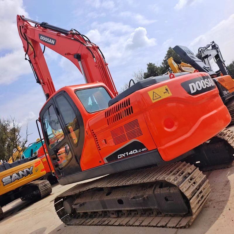 Gebruikte Doosan Digger DX140LC tweedehands 14ton medium type Crawler Excavator 71kw