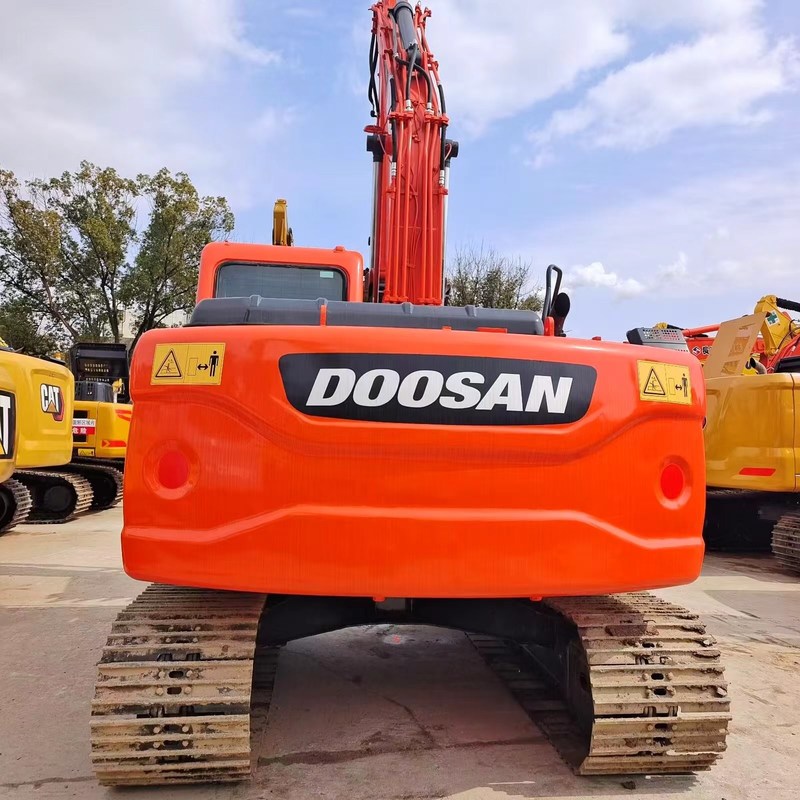 Gebruikte Doosan Digger DX140LC tweedehands 14ton medium type Crawler Excavator 71kw