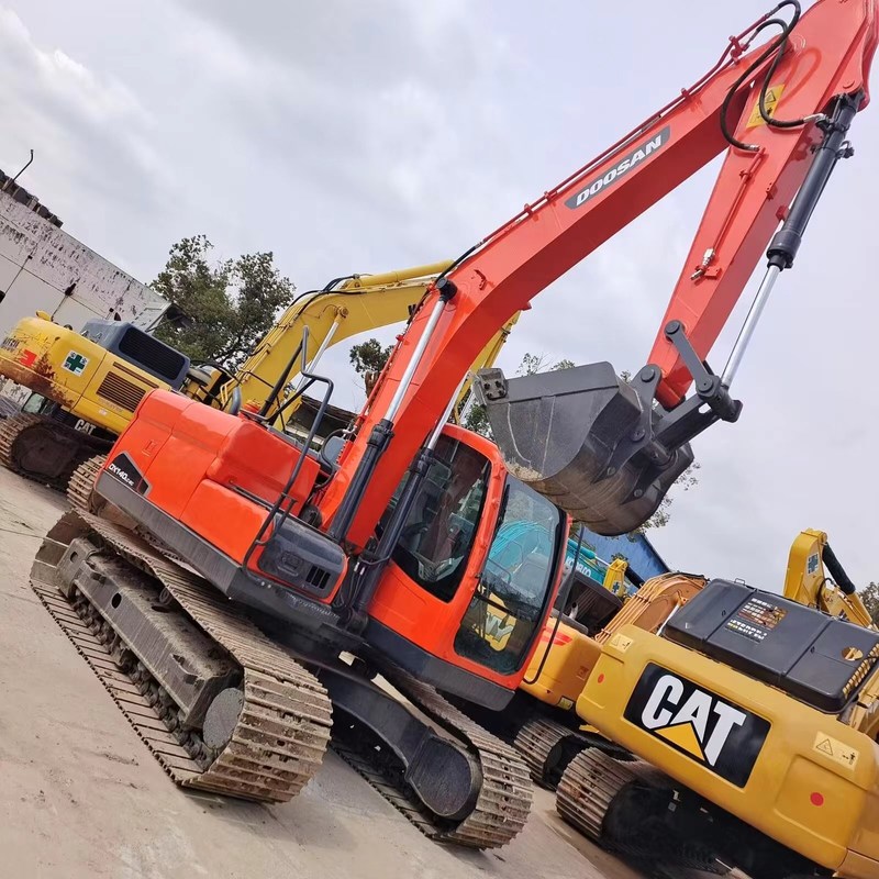 Gebruikte Doosan Digger DX140LC tweedehands 14ton medium type Crawler Excavator 71kw