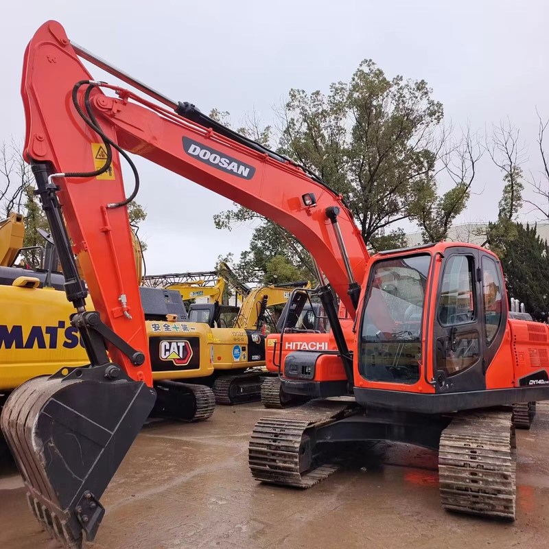 Gebruikte Doosan Digger DX140LC tweedehands 14ton medium type Crawler Excavator 71kw
