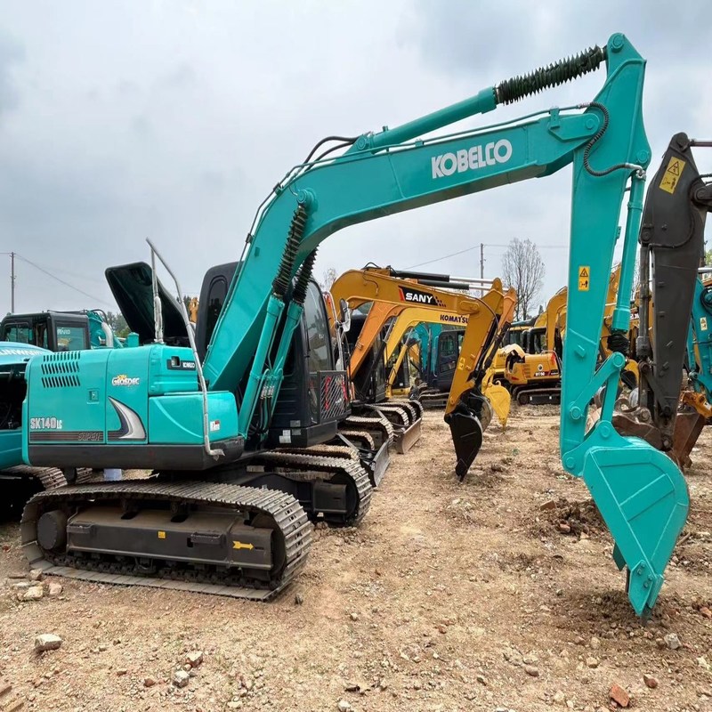 Gebruikte Kobelco Digger SK140 Tweedehands 14ton Kleine Type Crawler Graafmachine 74kw