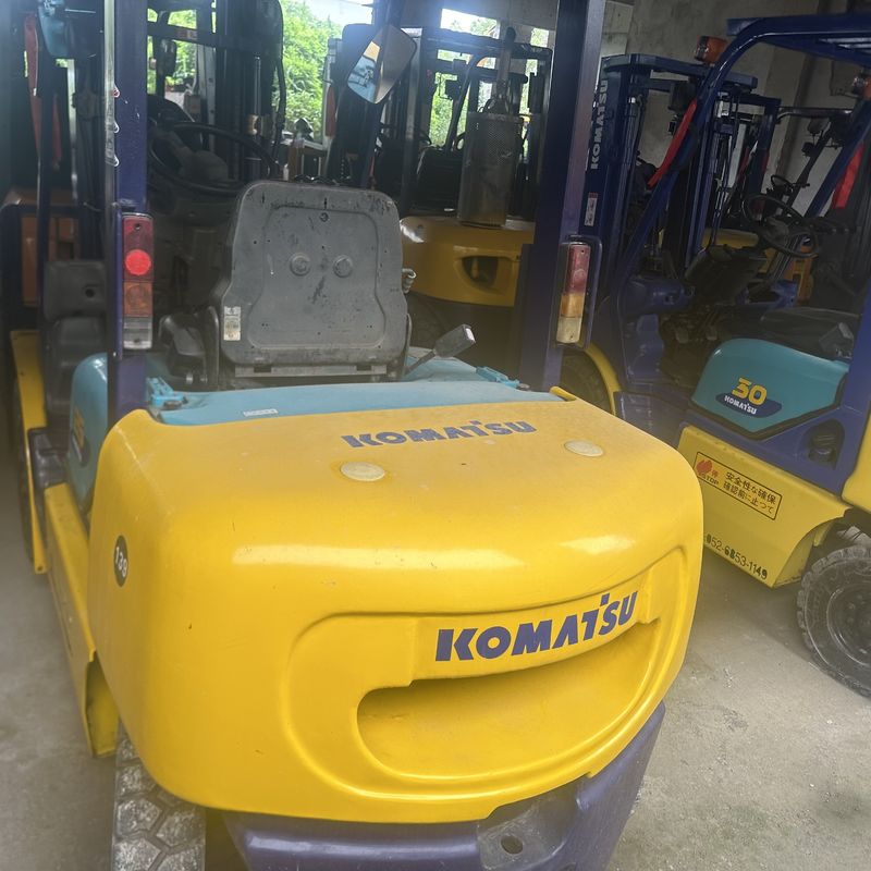 Komatsu FD25 Gebruikte vorkheftruck met drie fasen materiaalbehandeling 2,5 ton