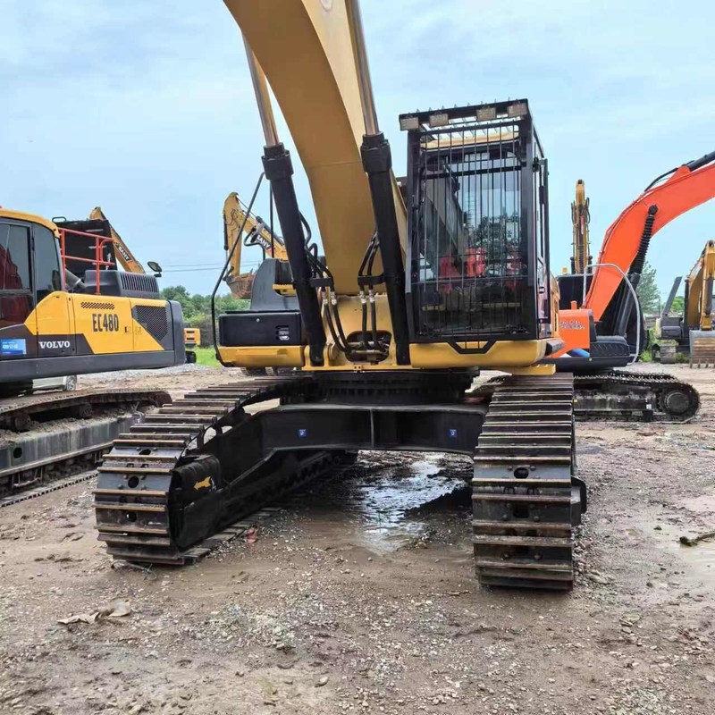 Grote gebruikte graafmachine CAT 340D2 40 ton rupsgraafmachine 208 kW met bak van 1,9 m3