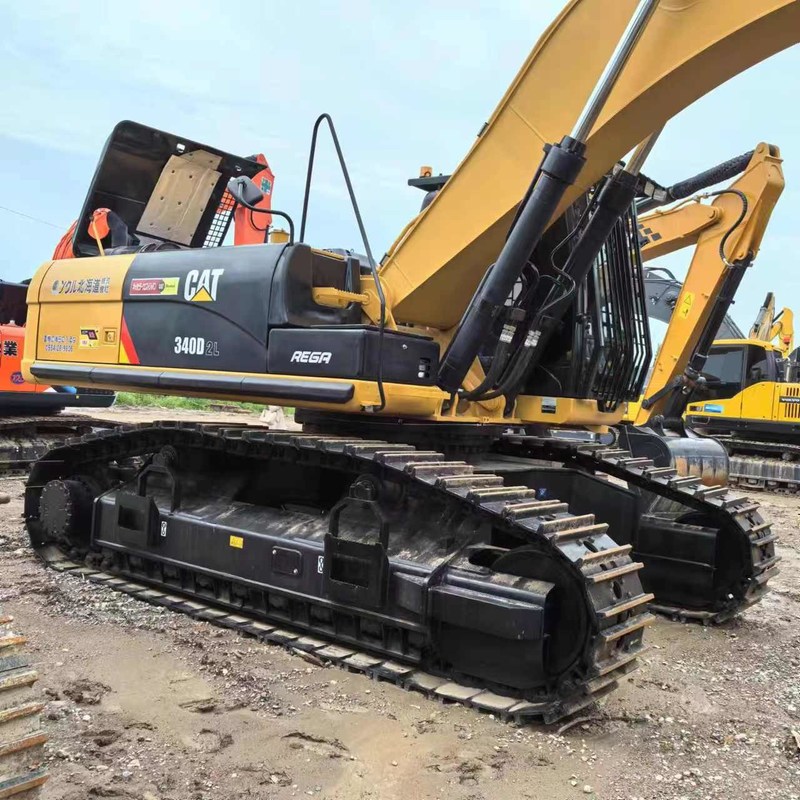 Grote gebruikte graafmachine CAT 340D2 40 ton rupsgraafmachine 208 kW met bak van 1,9 m3