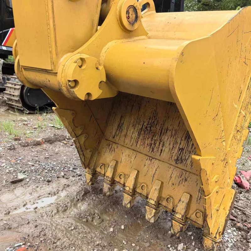 Grote gebruikte graafmachine CAT 340D2 40 ton rupsgraafmachine 208 kW met bak van 1,9 m3
