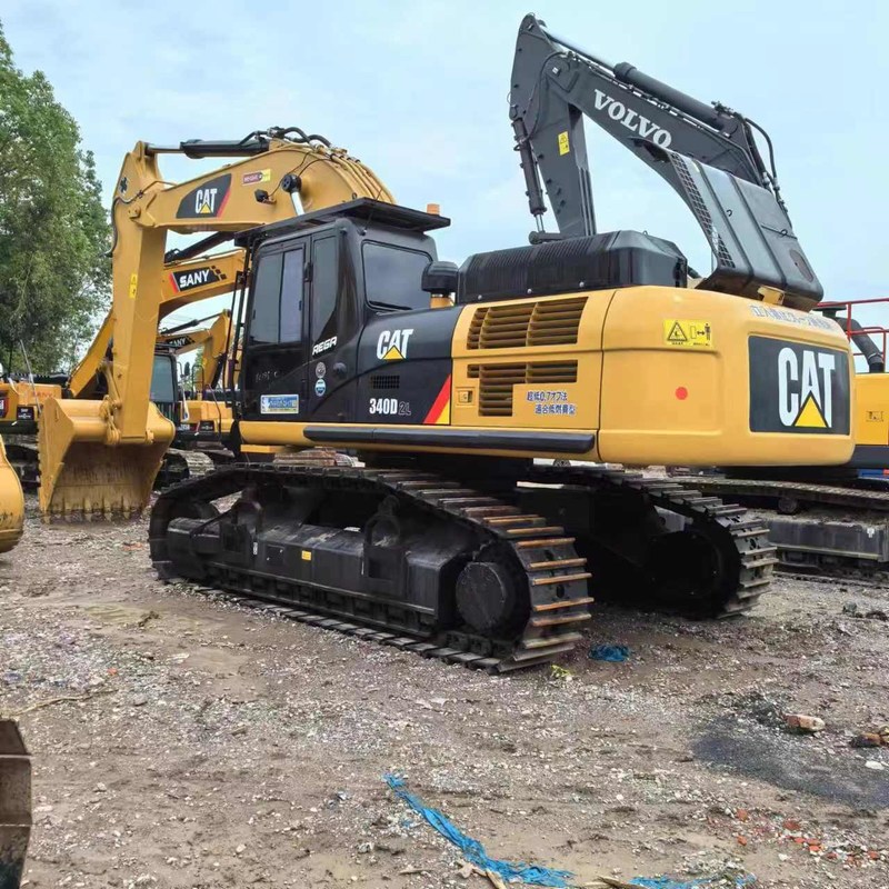 Grote gebruikte graafmachine CAT 340D2 40 ton rupsgraafmachine 208 kW met bak van 1,9 m3