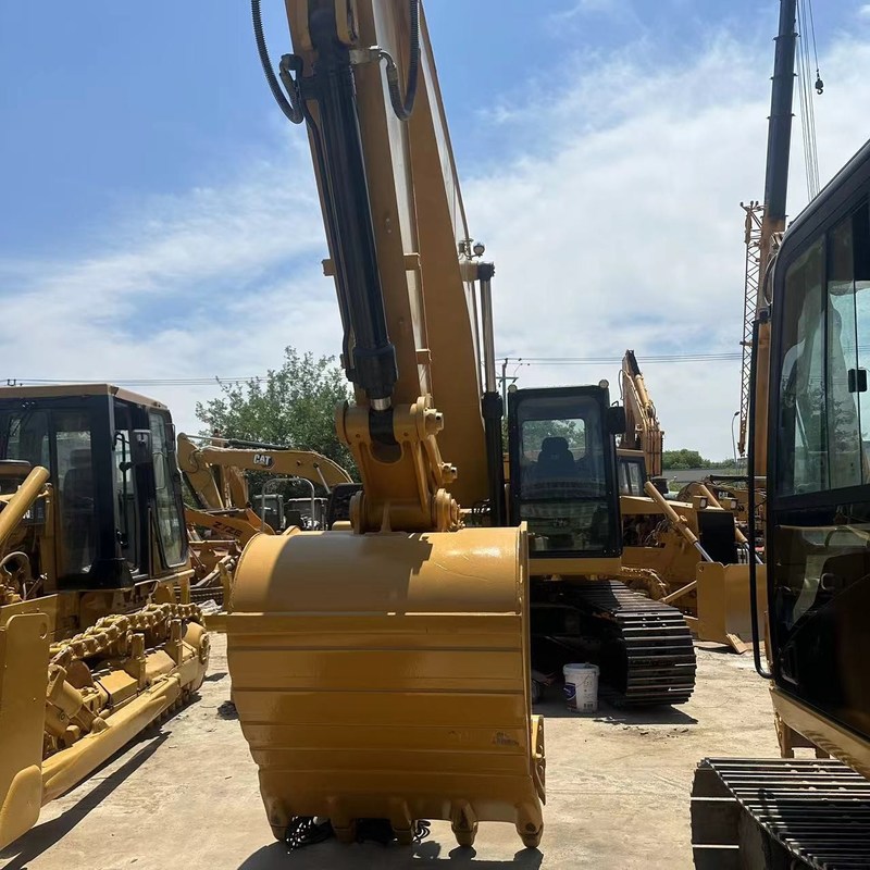 Gebruikte graafmachine CAT 330GC 30 ton Crawler Digger 151kw met 1,6m3 emmer