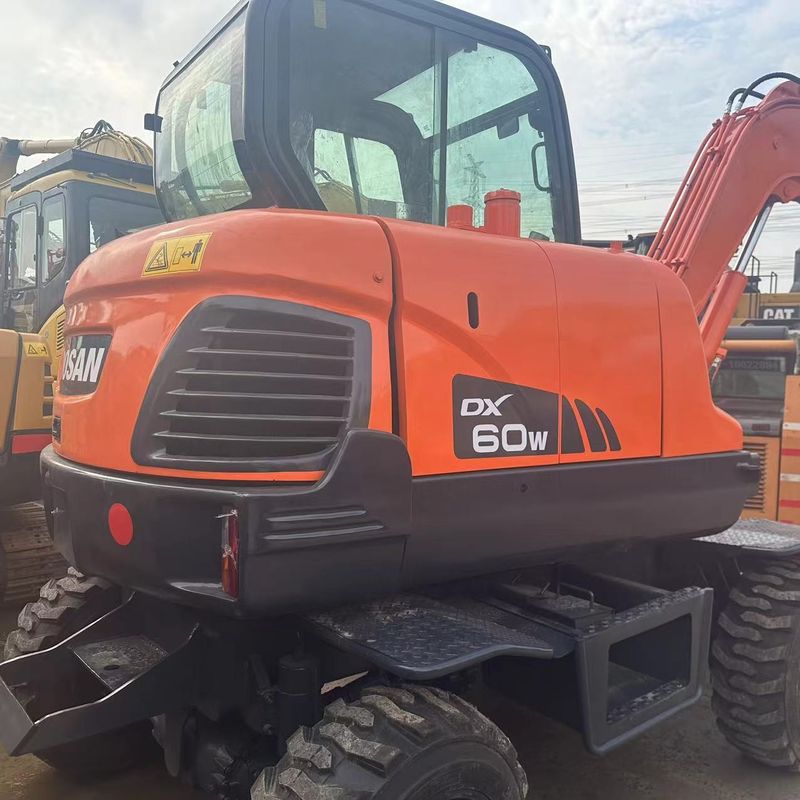 Gebruikte Doosan Digger DX60W tweedehands 6ton kleine type mini wiel graafmachine