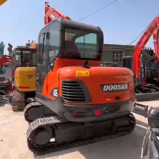 Tweedehands Doosan DX60 6-ton mini-rail graafmachine voor kleinschalige werken