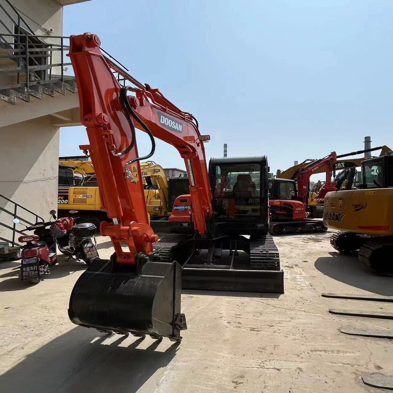 Tweedehands Doosan DX60 6-ton mini-rail graafmachine voor kleinschalige werken