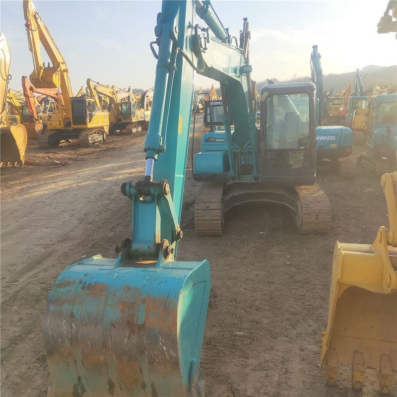 Gebruikte Kobelco Digger SK130 tweedehands 13ton kleine type Crawler graafmachine 74kw