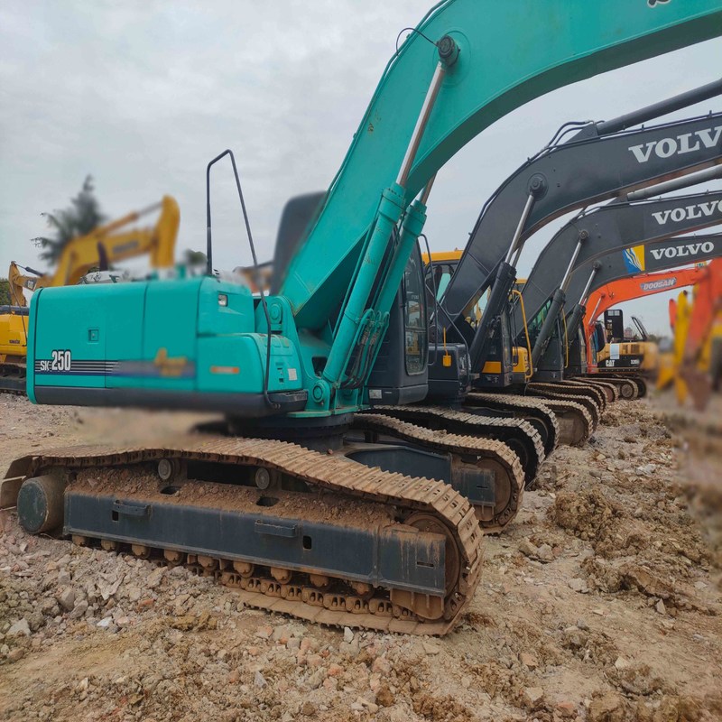 Gebruikte Kobelco Digger SK250-8 Tweedehands 25ton Middelgrote Crawler Excavator 131kw