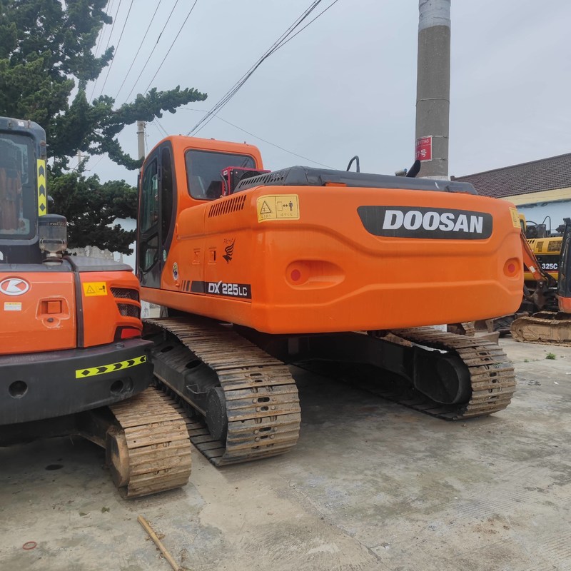 Gebruikte Doosan DX225 graafmachine, middelgrote rupsgraafmachine van 22,5 ton, 157 kW