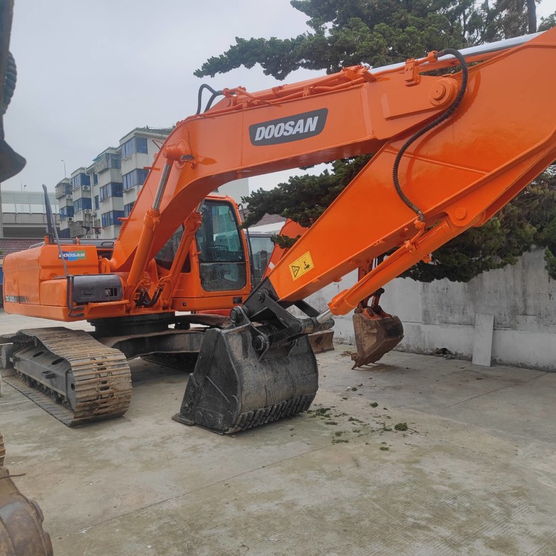 Gebruikte Doosan DX225 graafmachine, middelgrote rupsgraafmachine van 22,5 ton, 157 kW