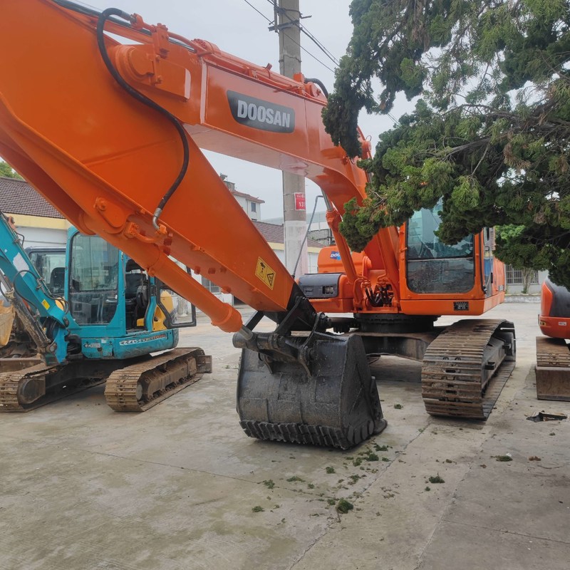 Gebruikte Doosan DX225 graafmachine, middelgrote rupsgraafmachine van 22,5 ton, 157 kW