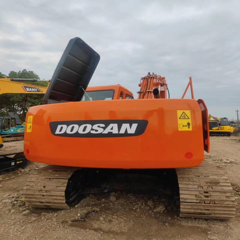 Gebruikte Doosan Digger DX150LC tweedehands 15ton medium type Crawler Excavator 74kw