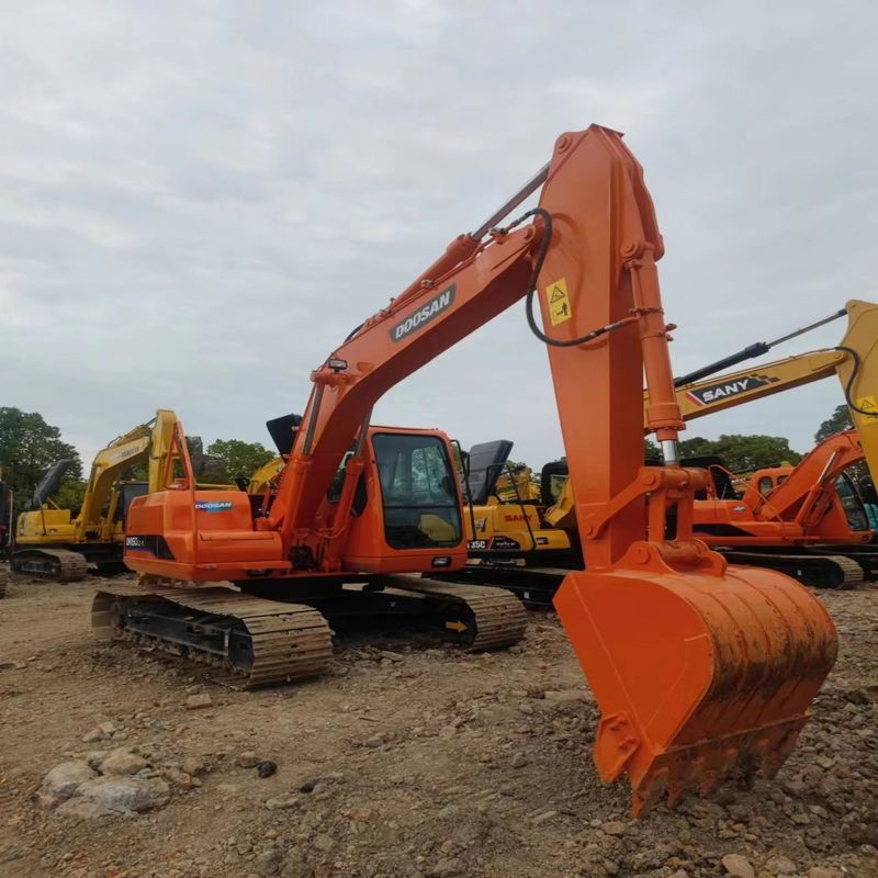 Gebruikte Doosan Digger DX150LC tweedehands 15 ton middelgrote graafmachine