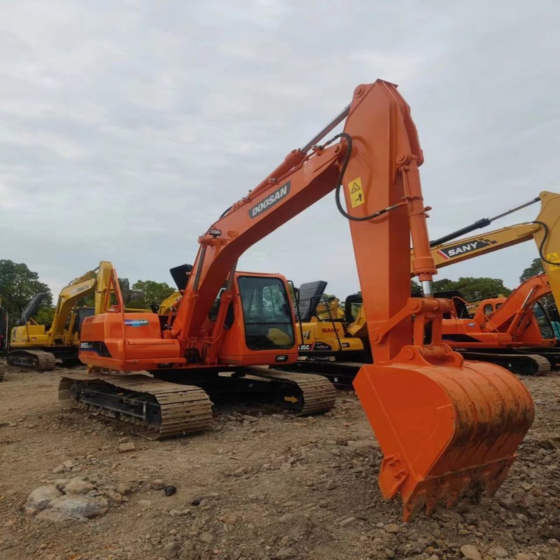 Gebruikte Doosan Digger DX150LC tweedehands 15ton medium type Crawler Excavator 74kw