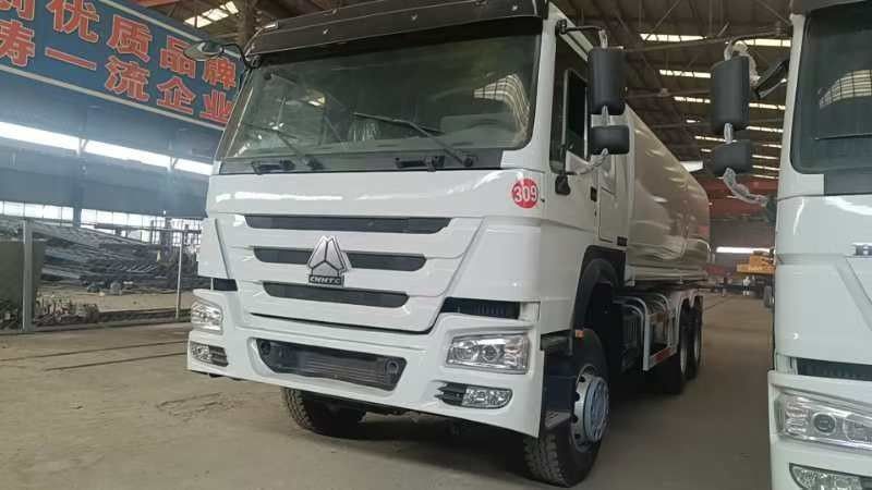 Sinotruk Howo 371 Olie Truck Tanker 2000L 6x4 Tweedehands voor brandstoflevering