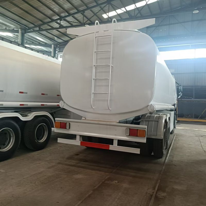 Sinotruk Howo 371 Olie Truck Tanker 2000L 6x4 Tweedehands voor brandstoflevering
