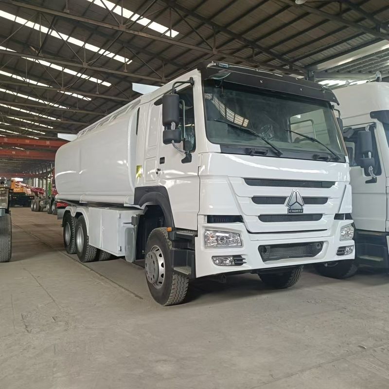 Sinotruk Howo 371 Olie Truck Tanker 2000L 6x4 Tweedehands voor brandstoflevering