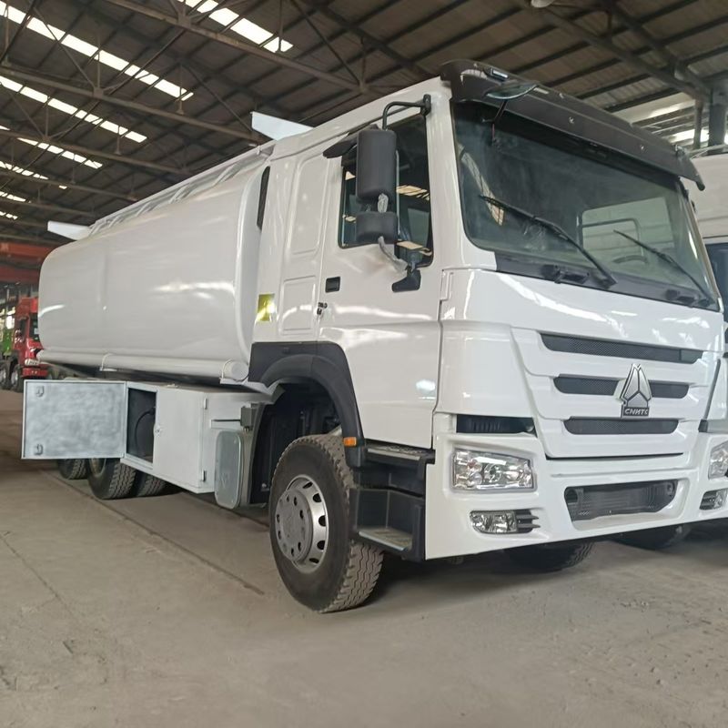 Sinotruk Howo 371 Olie Truck Tanker 2000L 6x4 Tweedehands voor brandstoflevering