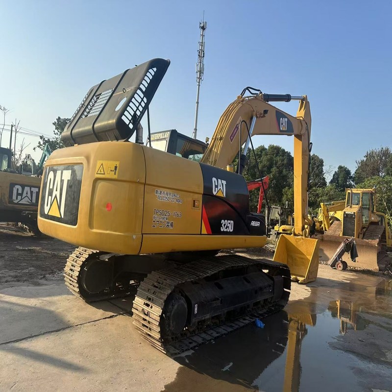 25 ton Gebruikte graafmachine CAT 325D Crawler Digger 140kw met 1.4m3 emmer