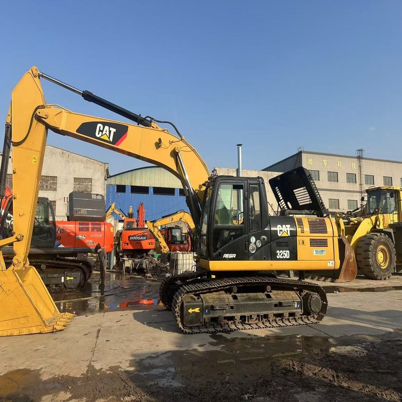 25 ton Gebruikte graafmachine CAT 325D Crawler Digger 140kw met 1.4m3 emmer