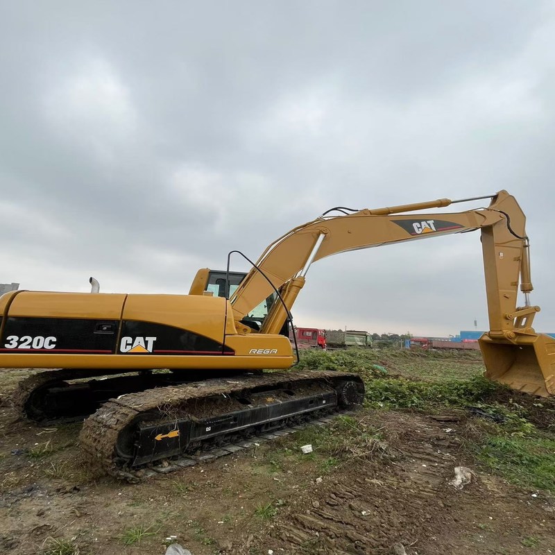 Gebruikte graafmachine CAT 320C Tweedehands 20ton Crawler Digger 110kw met 0,8m3 emmer