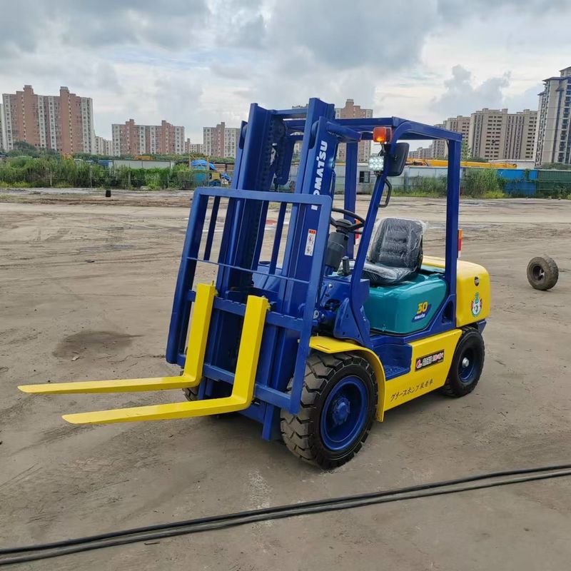 Komatsu FD30 Gebruikte vorkheftruck Twee-stappen materiaalverwerkingsapparatuur 3 ton