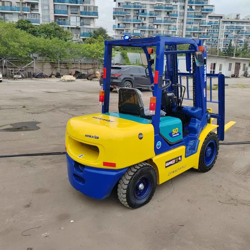 Komatsu FD30 Gebruikte vorkheftruck Twee-stappen materiaalverwerkingsapparatuur 3 ton