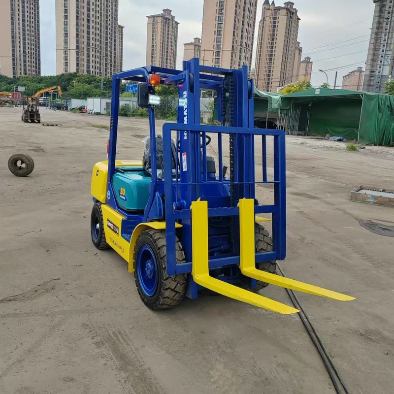 Komatsu FD30 Gebruikte vorkheftruck Twee-stappen materiaalverwerkingsapparatuur 3 ton