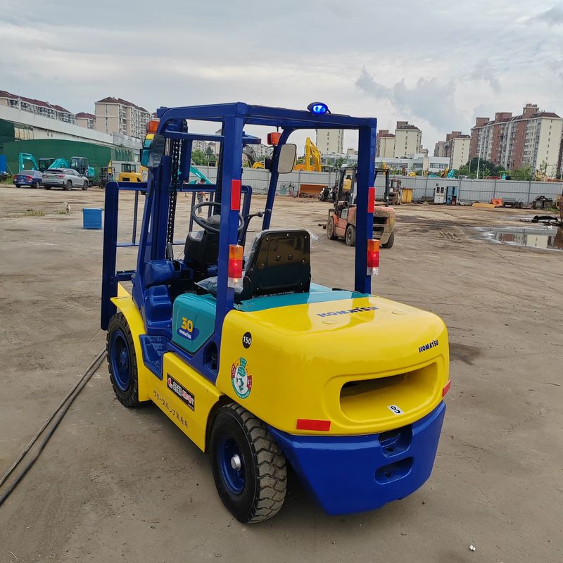 Komatsu FD30 Gebruikte vorkheftruck Twee-stappen materiaalverwerkingsapparatuur 3 ton
